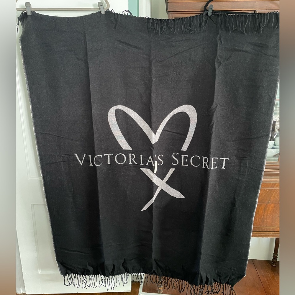 NWT Victoria’s Secret Throw